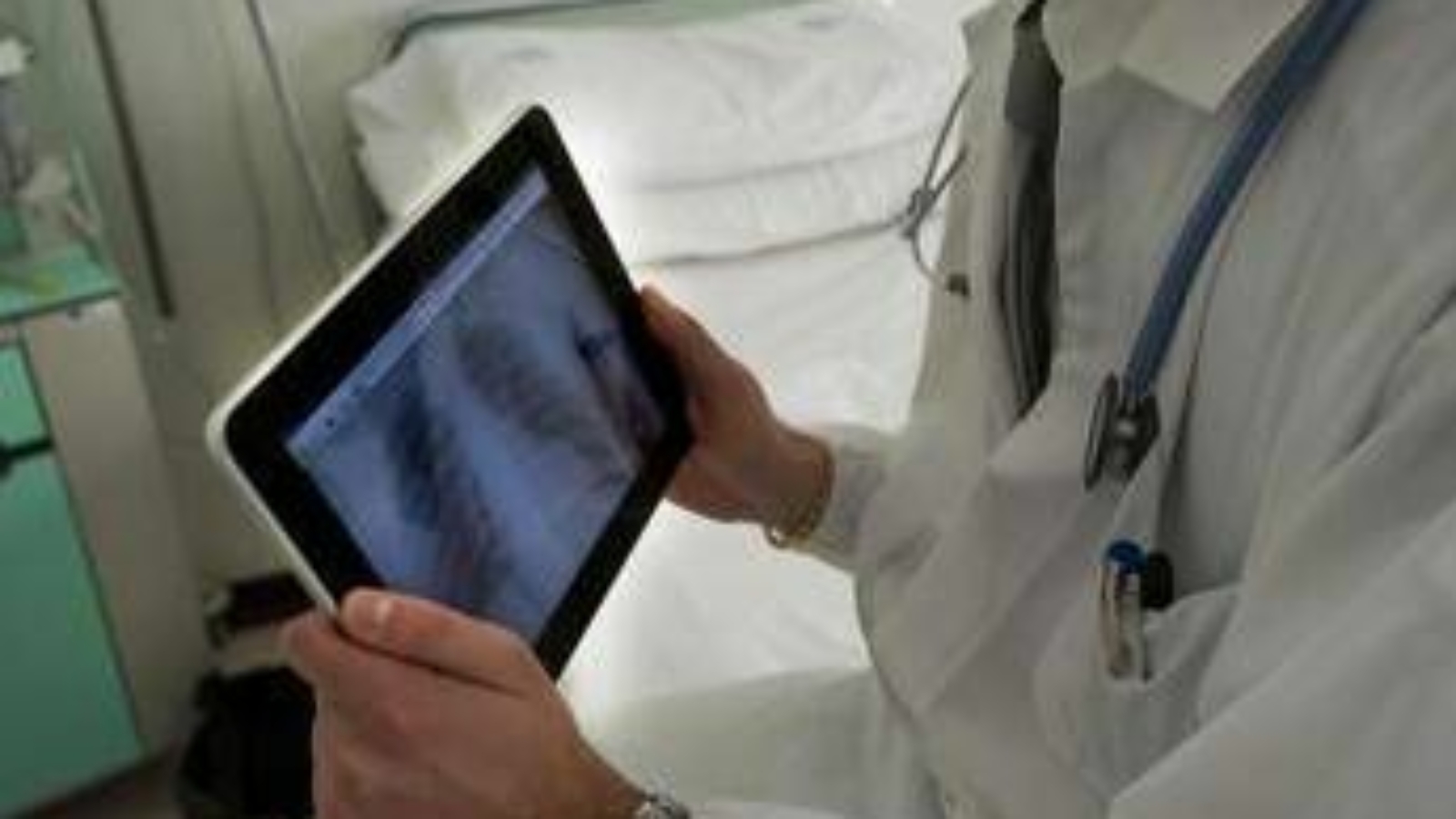 Sindacati medici: "Ospedali occupati dall'università, carriere scippate"