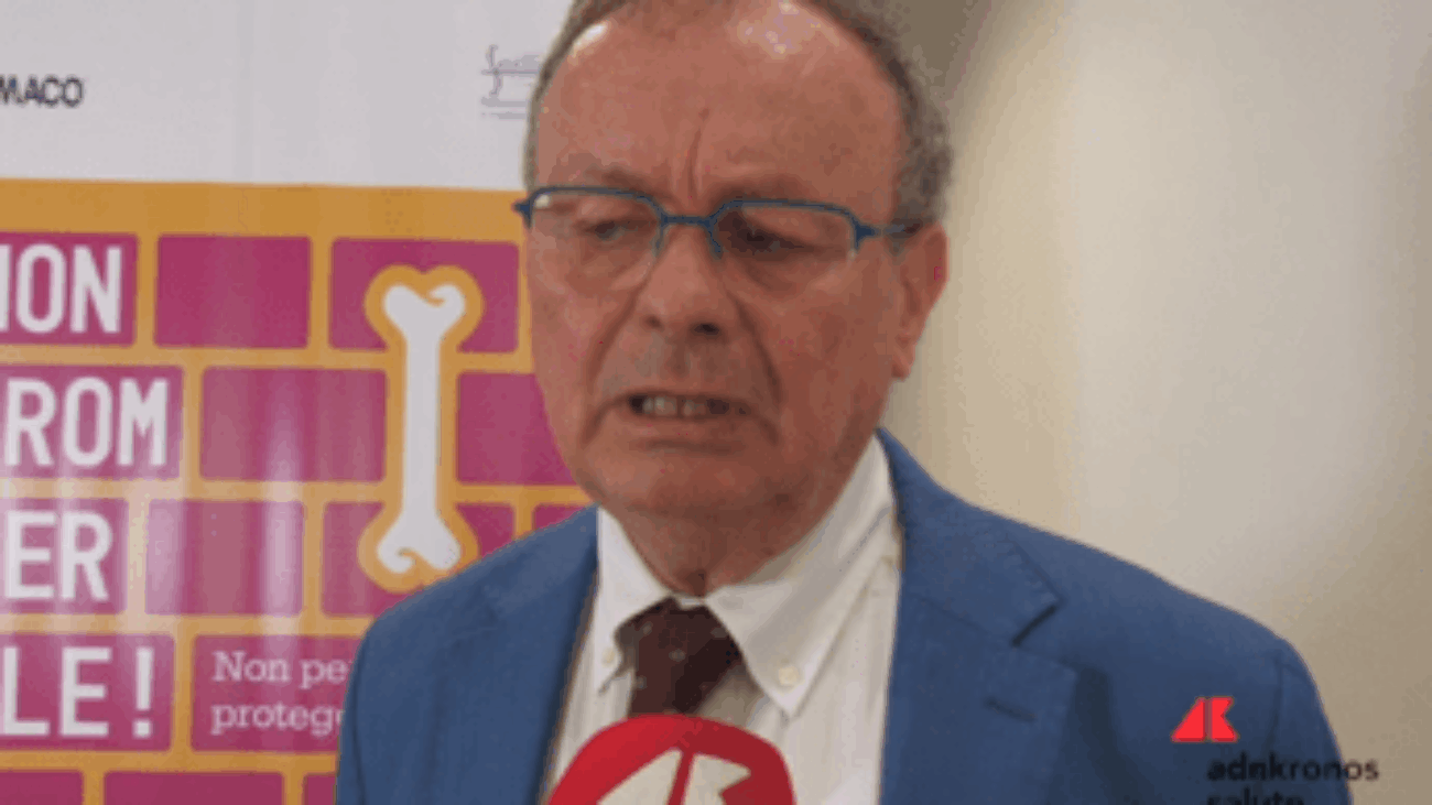 Osteoporosi, reumatologo Rossini: "4 mln di casi in Italia, 80% donne"