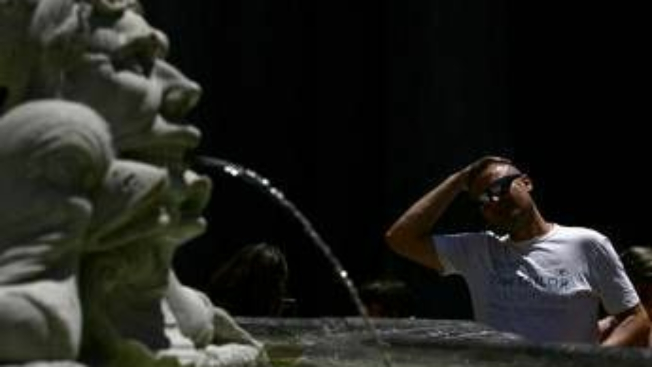 Ondata di caldo estremo in Italia, oggi 18 città bollino rosso: domenica sanno 21