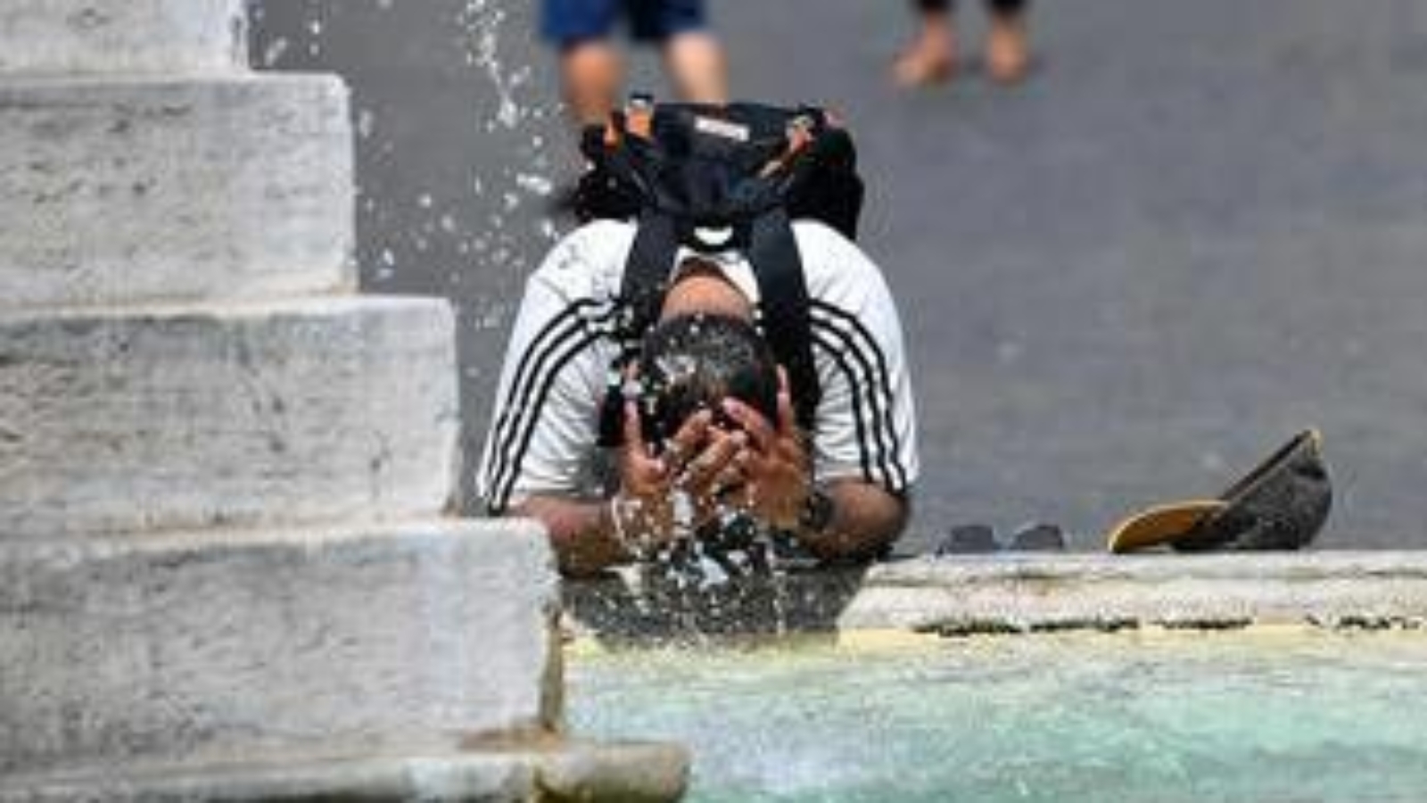Caldo, le 10 regole salva-salute: ecco il decalogo anti rischio del ministero
