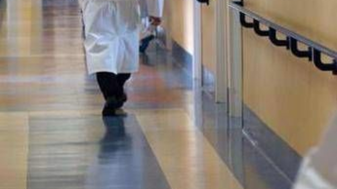 Insulti no vax a primario morto di cancro, lo sdegno dei medici