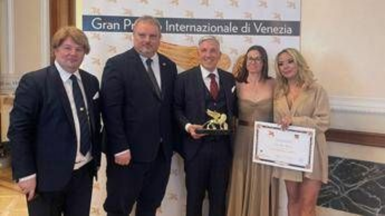 Leone d'Oro al Merito al papà del Taopatch: ha aiutato Djokovic, Iron Man e le ginnaste italiane