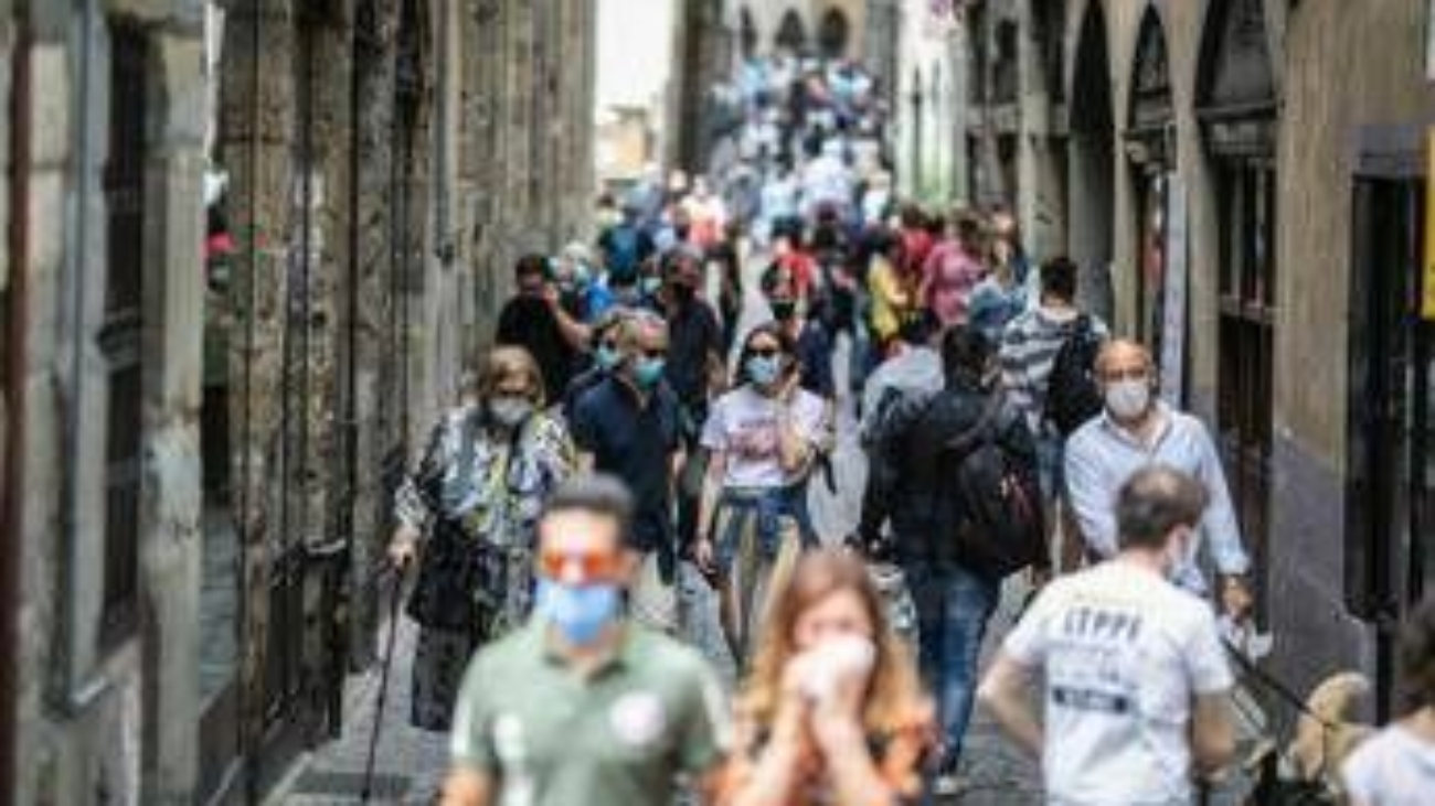 Covid, di nuovo mascherine, isolamento e vaccini? Cosa ha detto l'Ecdc