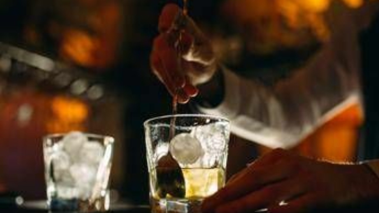 Caldo: ghiaccio e rischio salute, le regole per bar, ristoranti, pub e discoteche