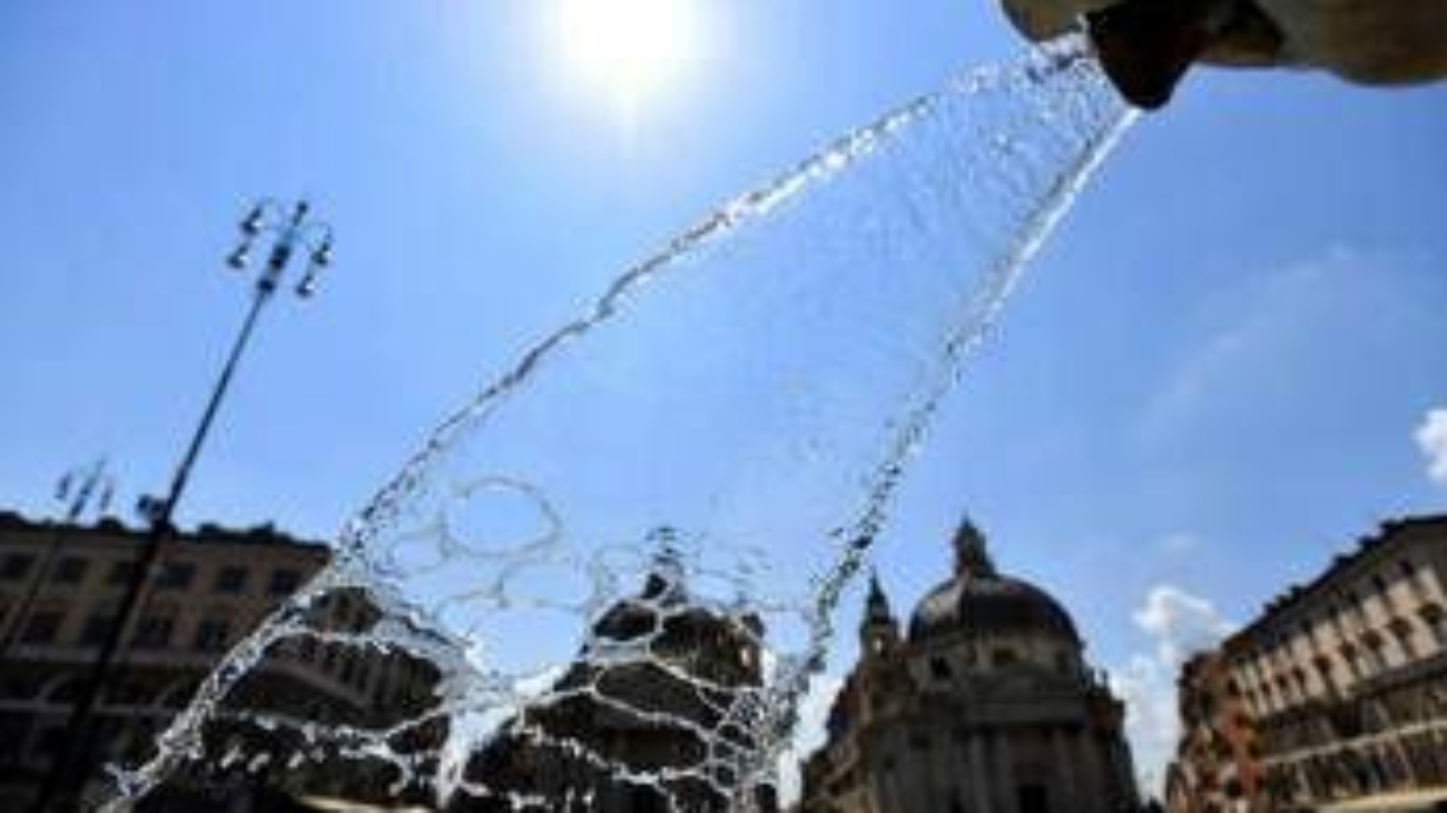 Caldo, medici famiglia: "+ 40% accessi in ambulatori per ipotensione, ustioni e virus"