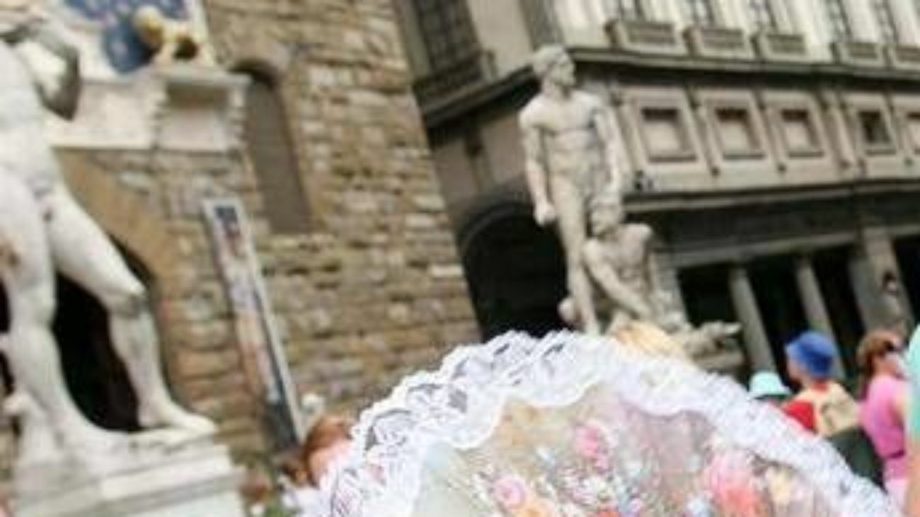 Caldo, sale allerta: oggi 3 città con bollino arancione