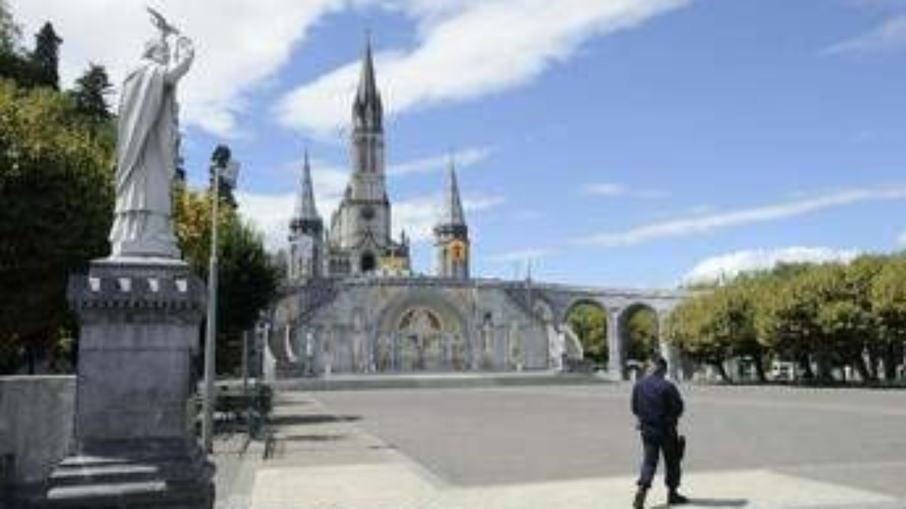 A Lourdes "guarigione inspiegabile", 67enne italiana con sclerosi torna a camminare