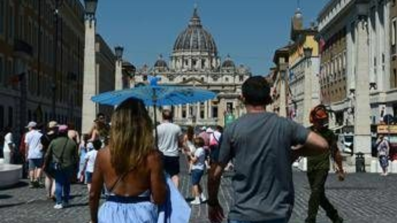 Caldo record non molla l'Italia, 18 città da bollino rosso oggi e domani