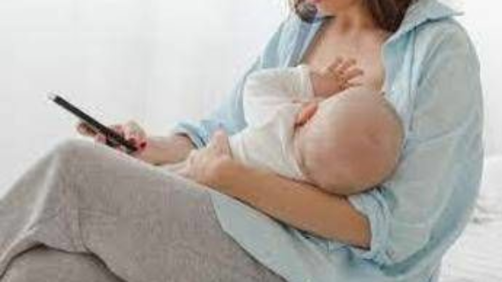Settimana dell'allattamento, decalogo Iss per la poppata in vacanza