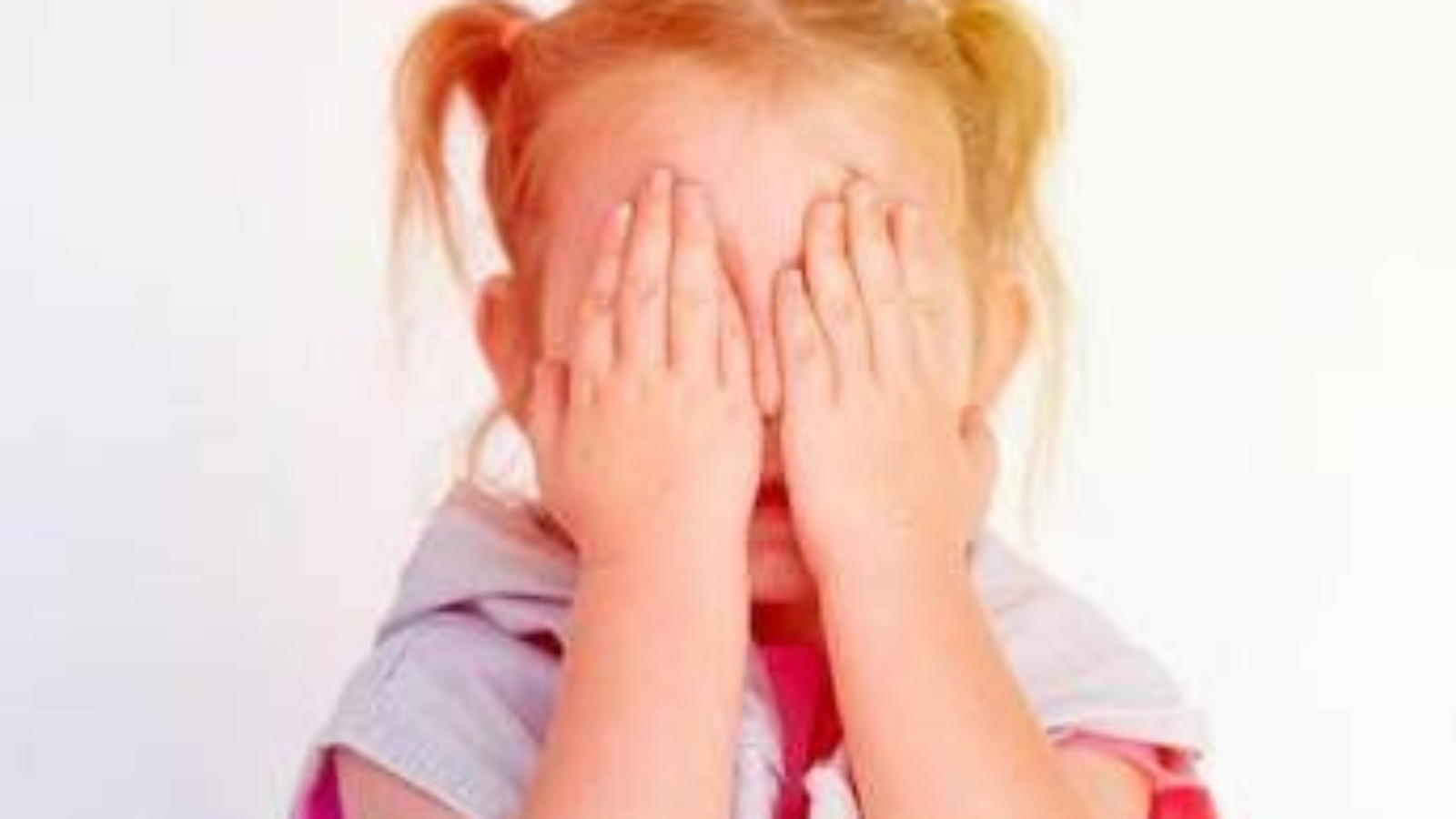 Bimbi in ansia già a 2 anni. Le paure? Buio, mostri e distacco dai genitori