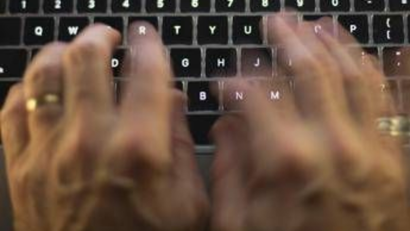 Lo psichiatra: "Tra voyeurismo ed esibizionismo, ecco cosa muove i nuovi siti sessisti"