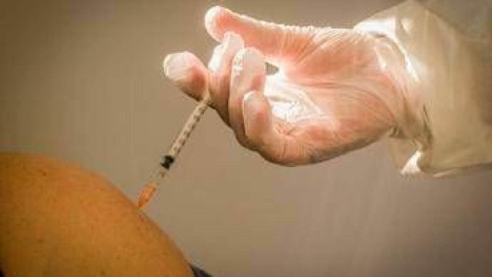 Vaccini, Cnr: "Il tempo tra le dosi può fare la differenza su diffusione epidemica"
