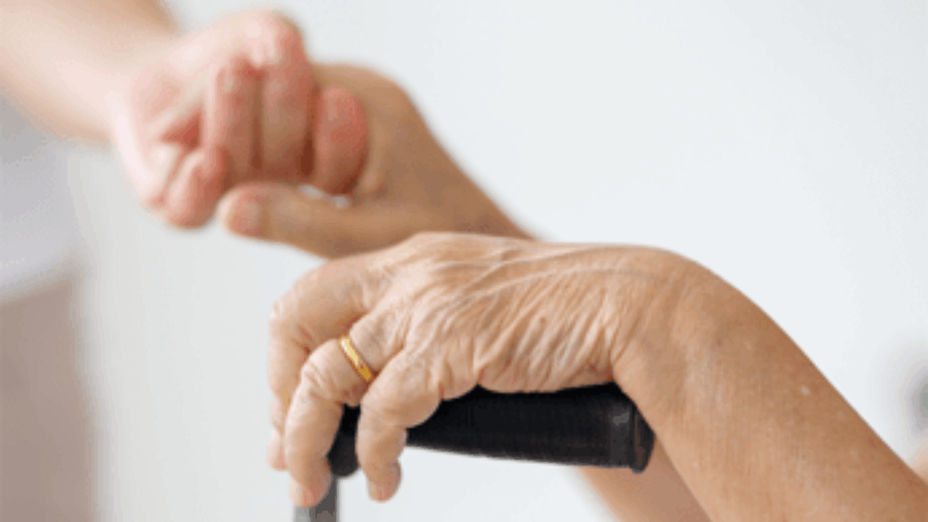 In Italia 7 mln di caregiver familiari, molti rischiano sindrome da burnout