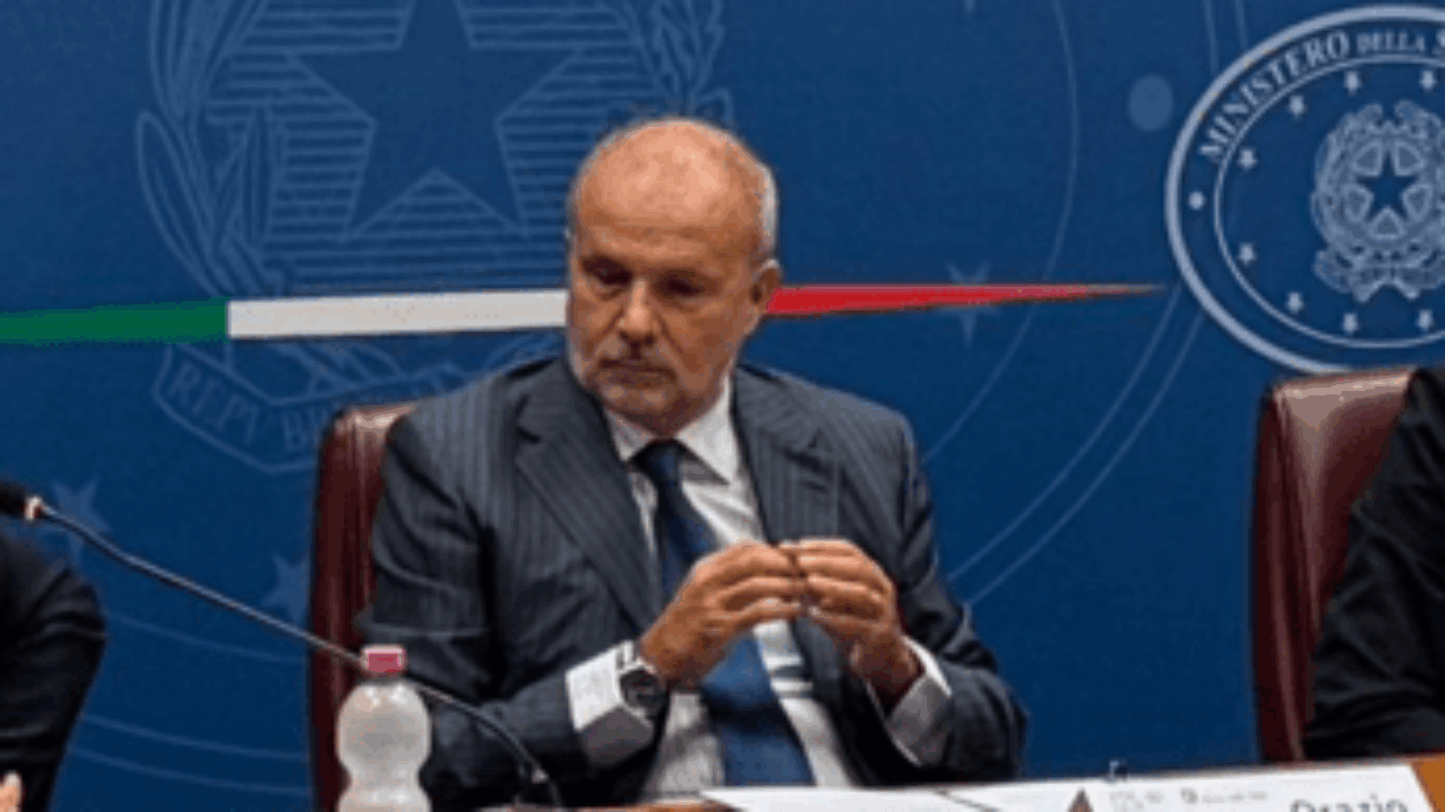 Schillaci: "Api essenziali per ecosistemi, loro tutela priorità sanitaria e sociale"