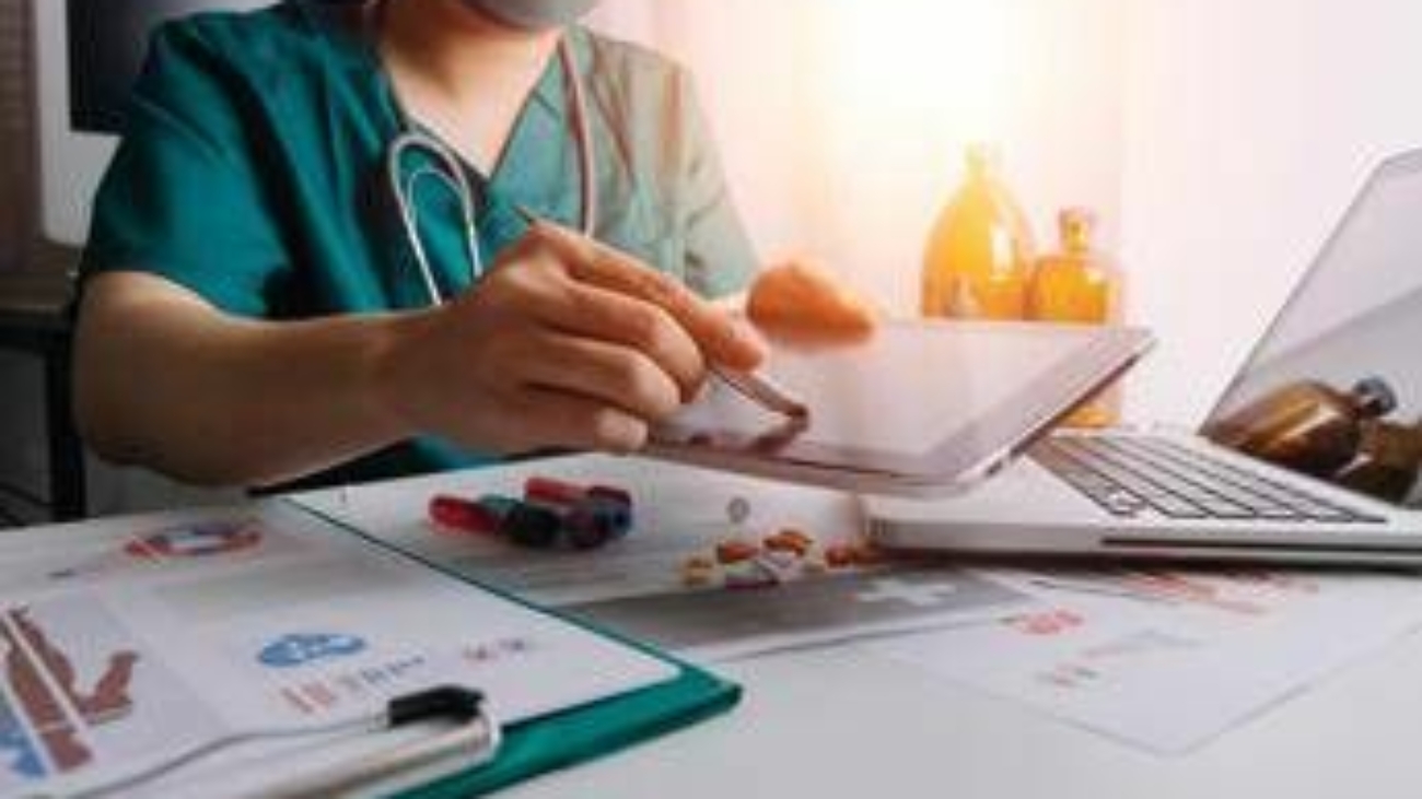 Il certificato medico sarà anche a distanza, ma niente Whatsapp per la visita