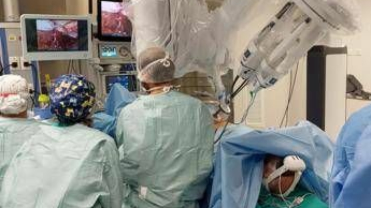 Torino, rimosso cancro prostata con robot e incisione di soli 3,5 cm sul paziente sveglio