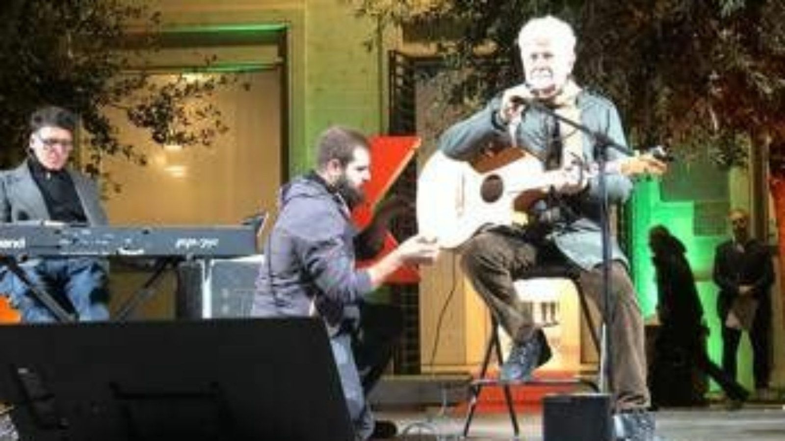 Ron live in Piazza Mastai a Roma per l'Aisla: "Importante sensibilizzare"