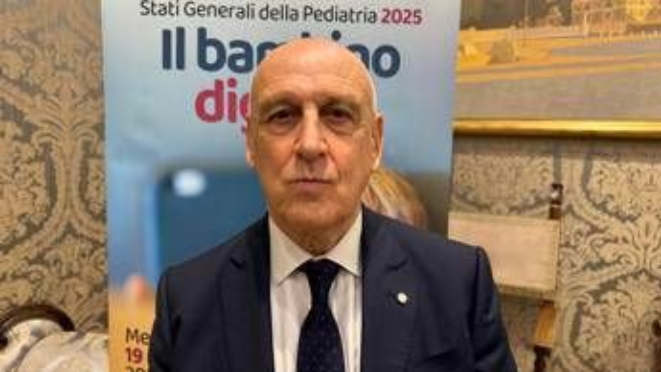 Agostiniani (Sip): "Ritardare smartphone in ragazzi protegge vista, sonno e peso"