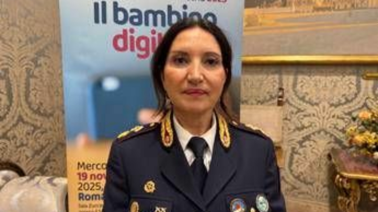 Polizia di stato: "Uso precoce smartphone espone bambini a reati e aggressioni"