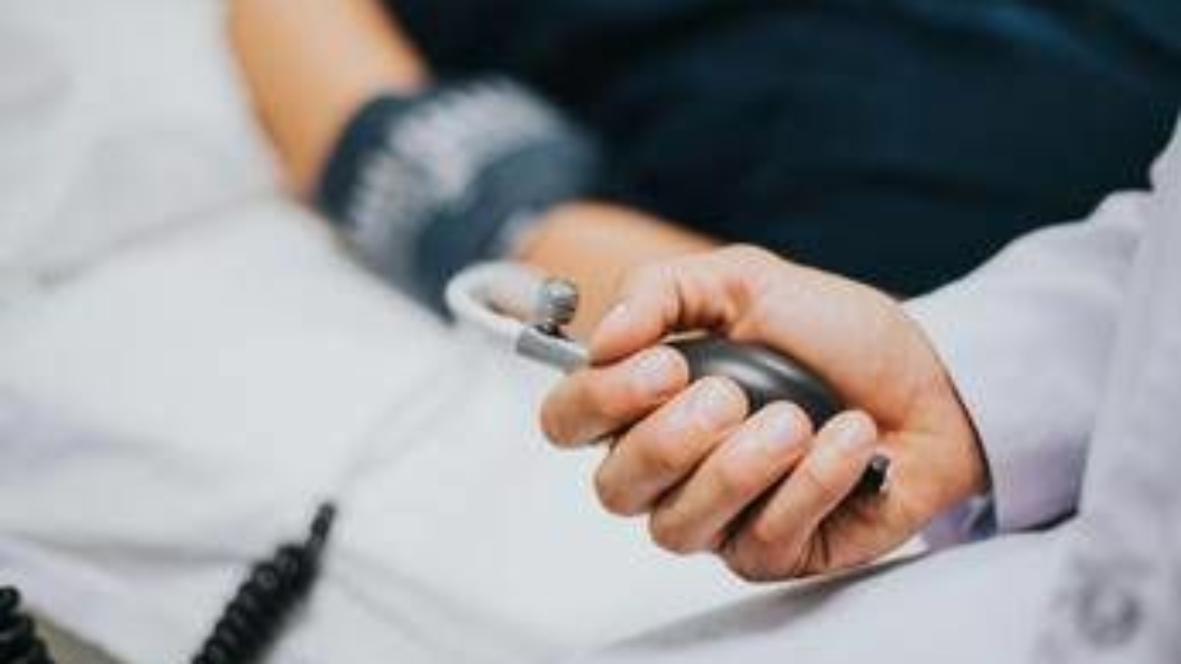 Pressione alta, lo sport è una cura: quali esercizi la abbassano e quanto cala