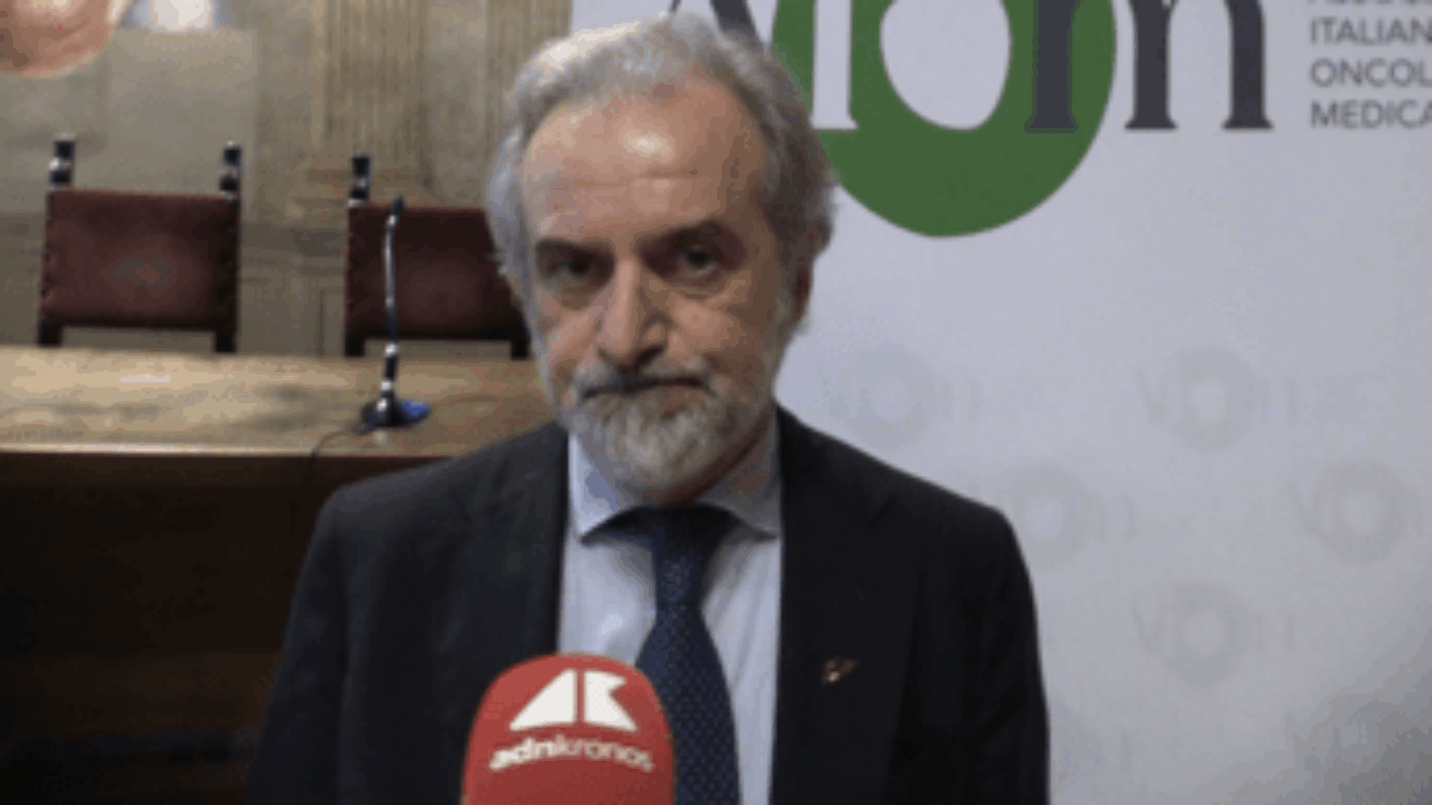 Tumori, Aiom: "Pazienti non rinunciano a cure ma spesso pagano di tasca propria"