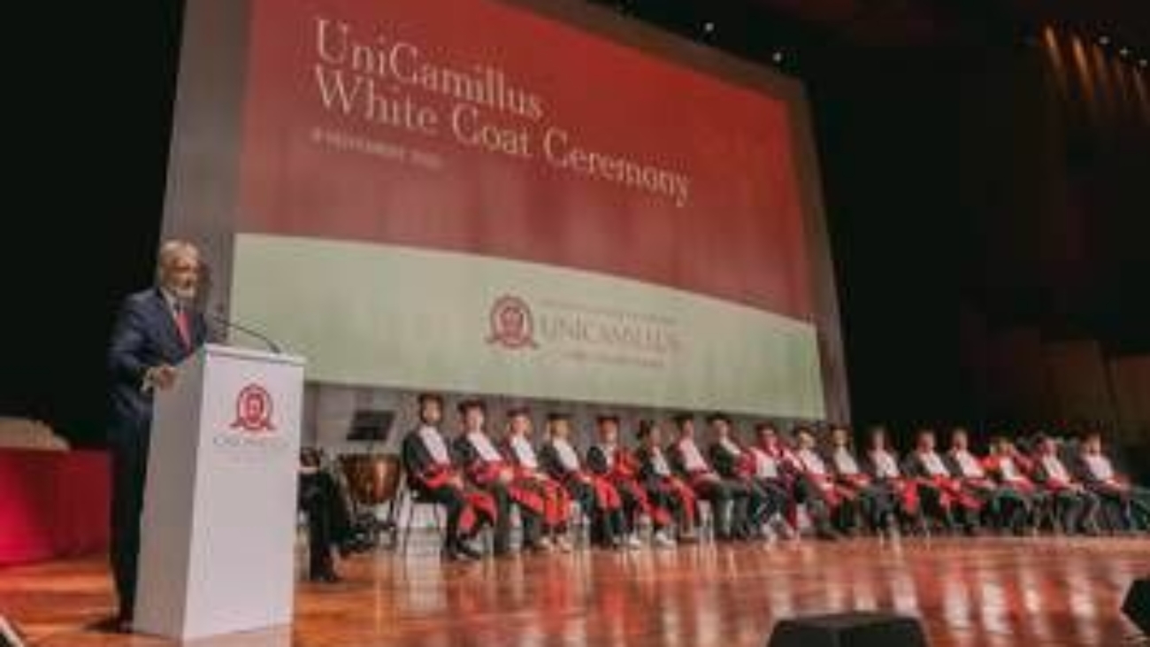 UniCamillus, consegnati i camici bianchi a 400 medici di domani