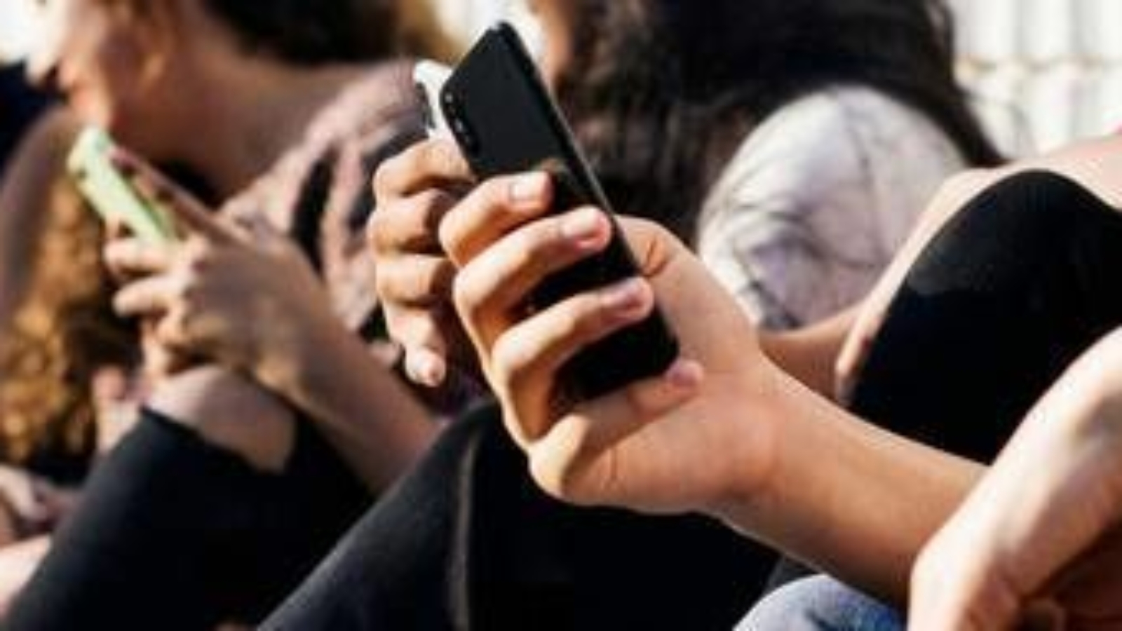 Quando è in difficoltà, oltre il 40% degli adolescenti si rivolge all'Intelligenza artificiale