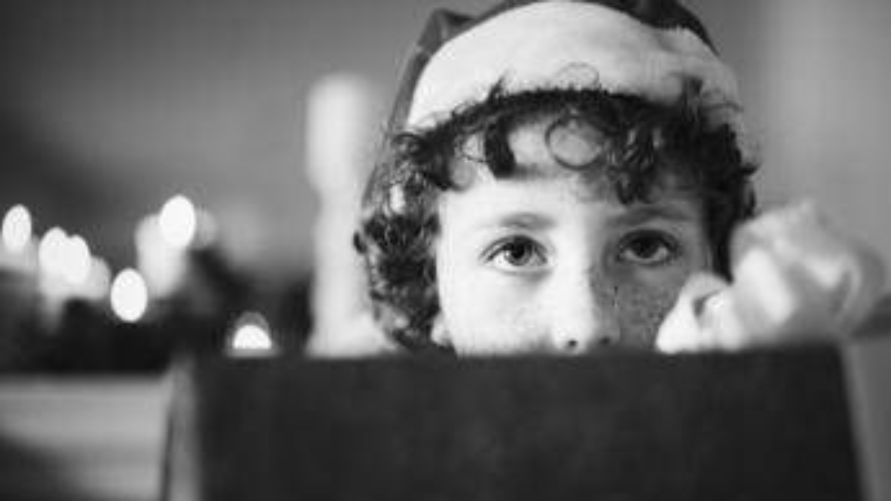 Natale, doni ai bimbi a mezzanotte? La pediatra: "Meglio scartarli il mattino dopo, ecco perché"