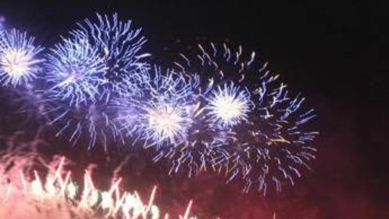 Capodanno e bambini, attenzione a fumi fuochi artificio: l'allarme dei pediatri