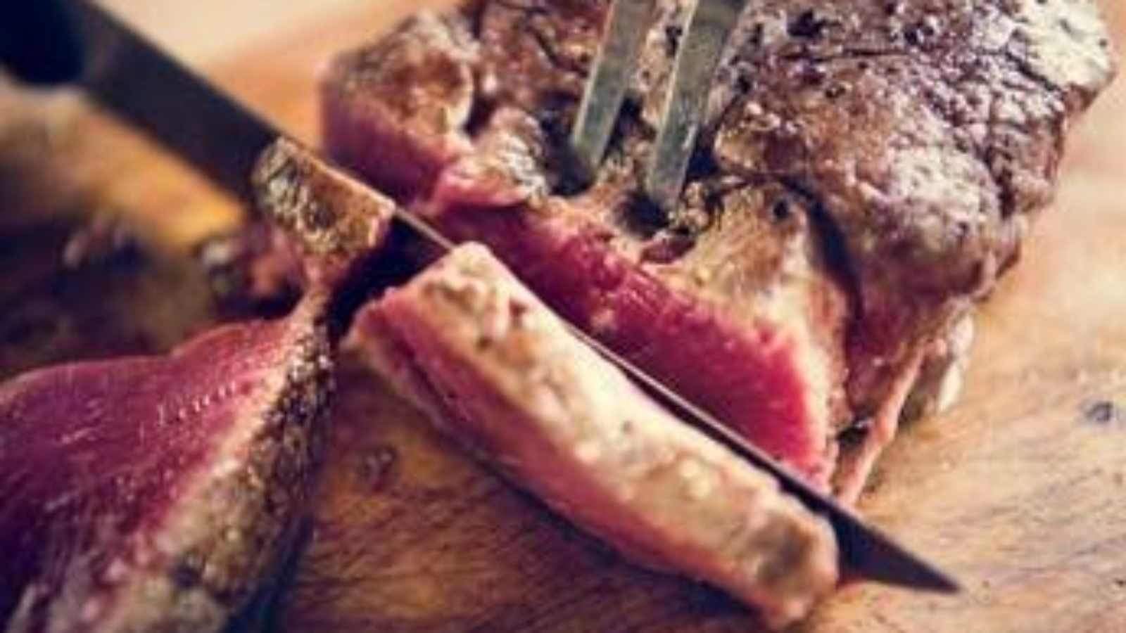 Usa e dieta, Kennedy Jr. capovolge piramide alimentare: più carne rossa e latte intero