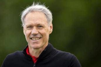 Ex calciatore Van Basten caregiver della moglie malata, Vaia: "Tanti non possono farlo"