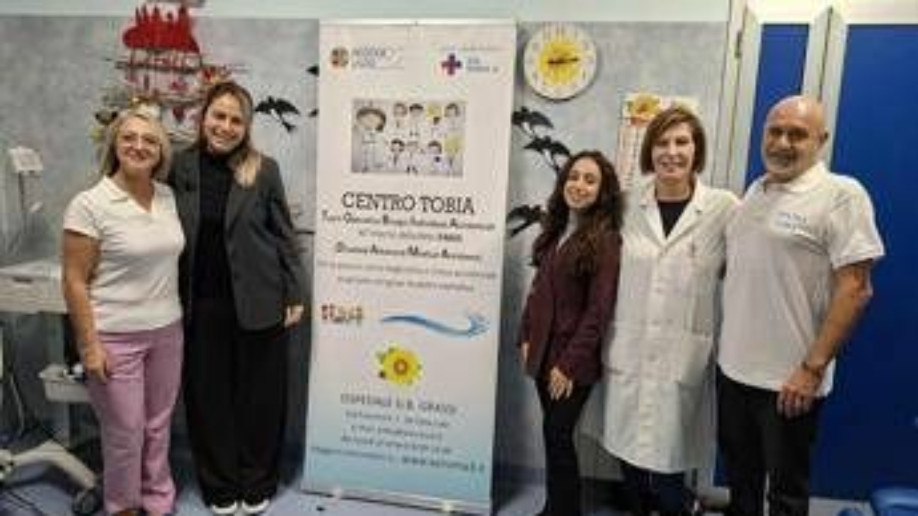 Poltrona odontoiatrica donata al centro Tobia dell'ospedale Grassi di Ostia
