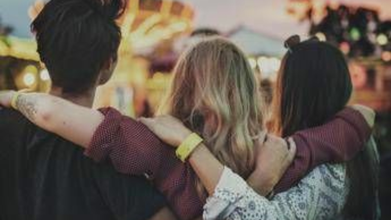 Stare insieme è un anti-stress, studio svela i benefici dello 'scudo sociale'