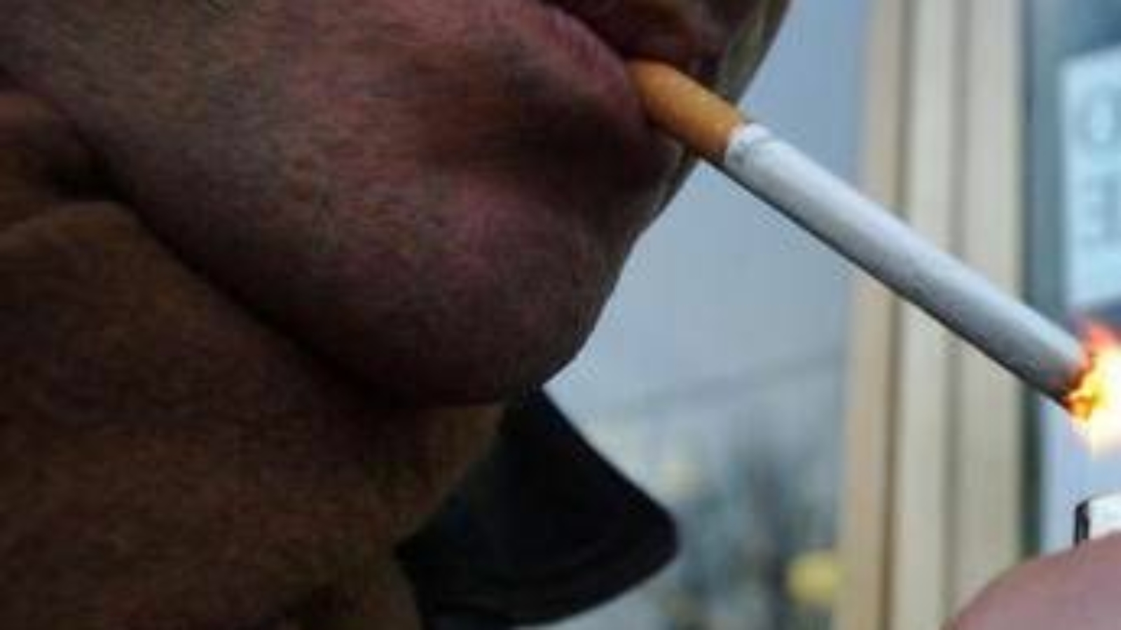 Tumori: Aiom, '105 mila diagnosi ogni anno in Italia causate dal fumo'