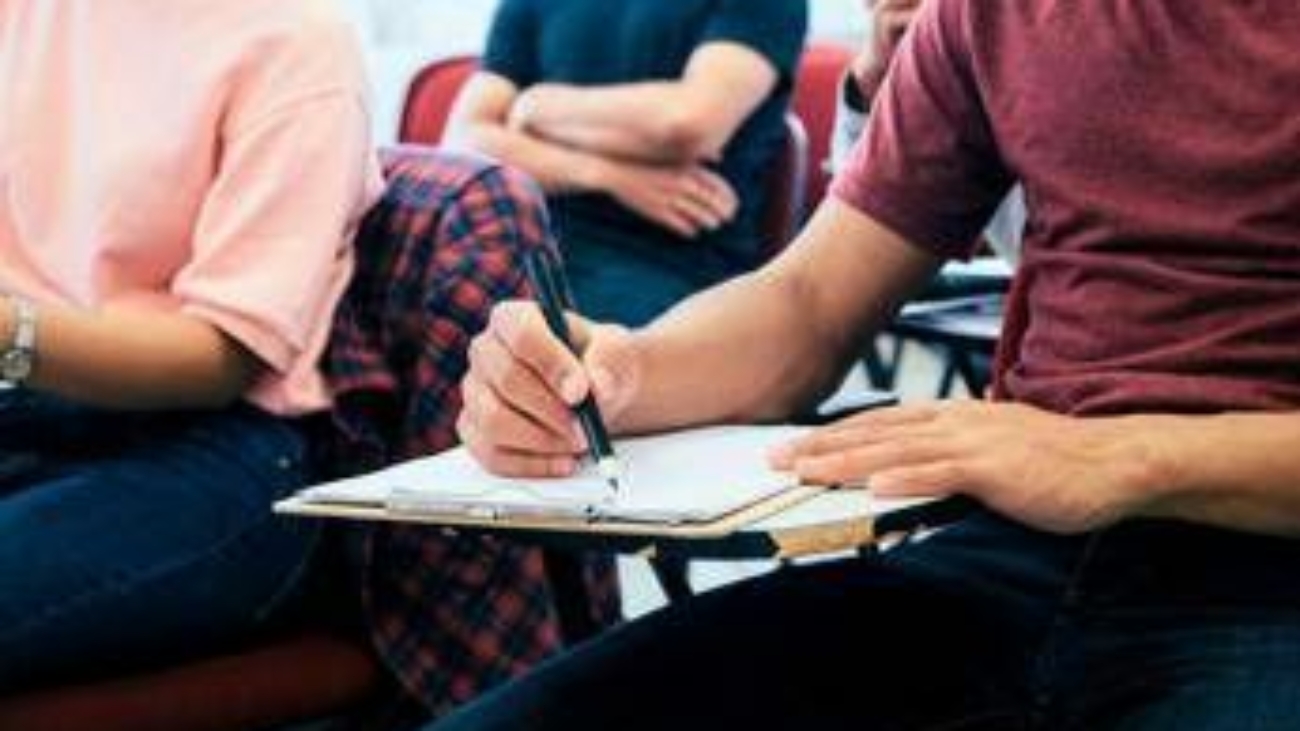 Allarme spritz a colazione, i rischi per gli studenti: "Effetti immediati su cervello"