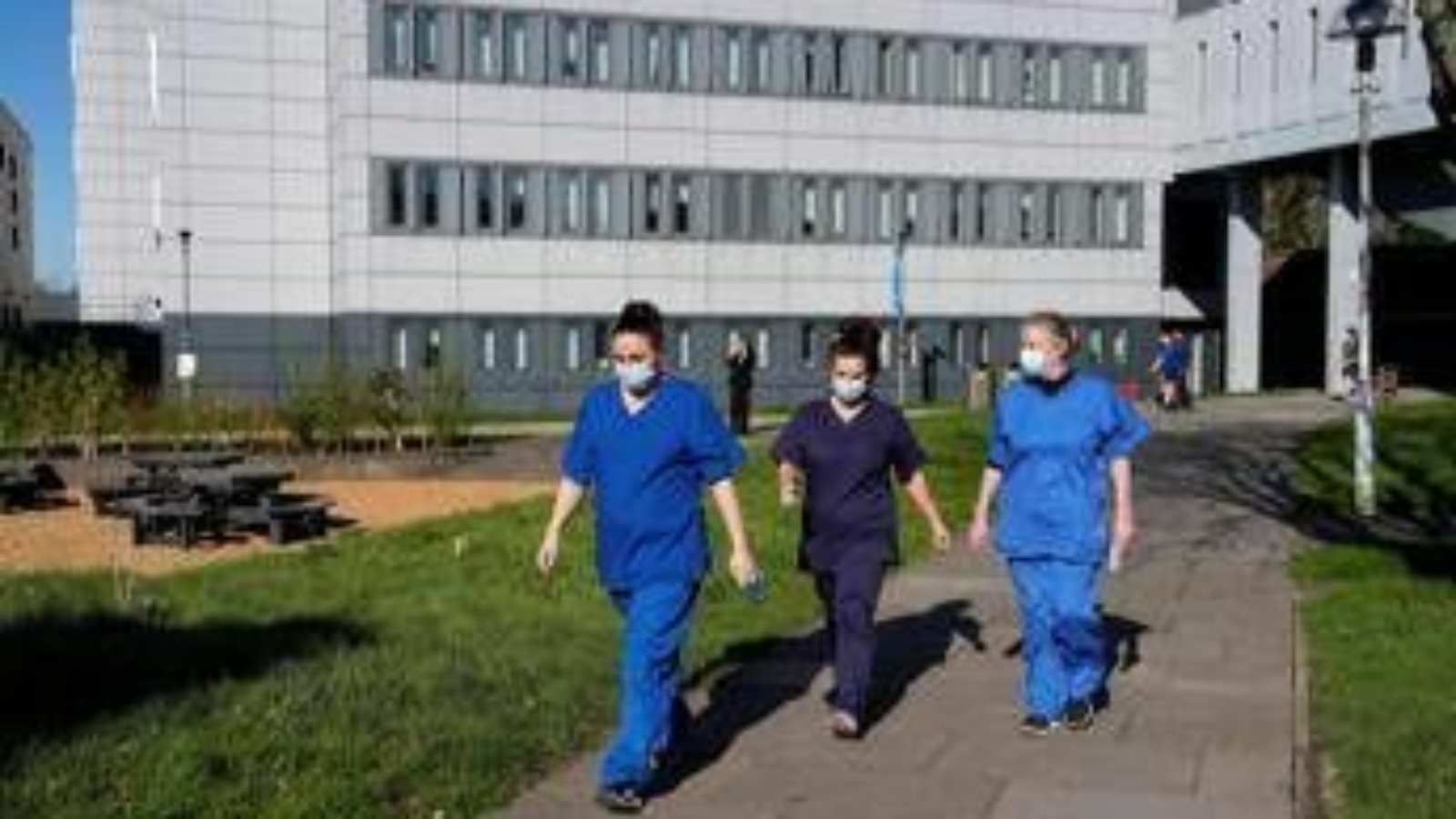 Gb, epidemia di meningite nel Kent: saliti a 27 i casi fra confermati e sospetti con 2 morti