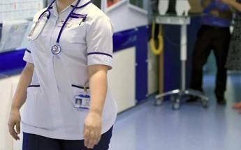 Meningite, l'igienista: "Rischio focolai anche in Italia, urgente vaccino MenB nei Lea per gli adolescenti"