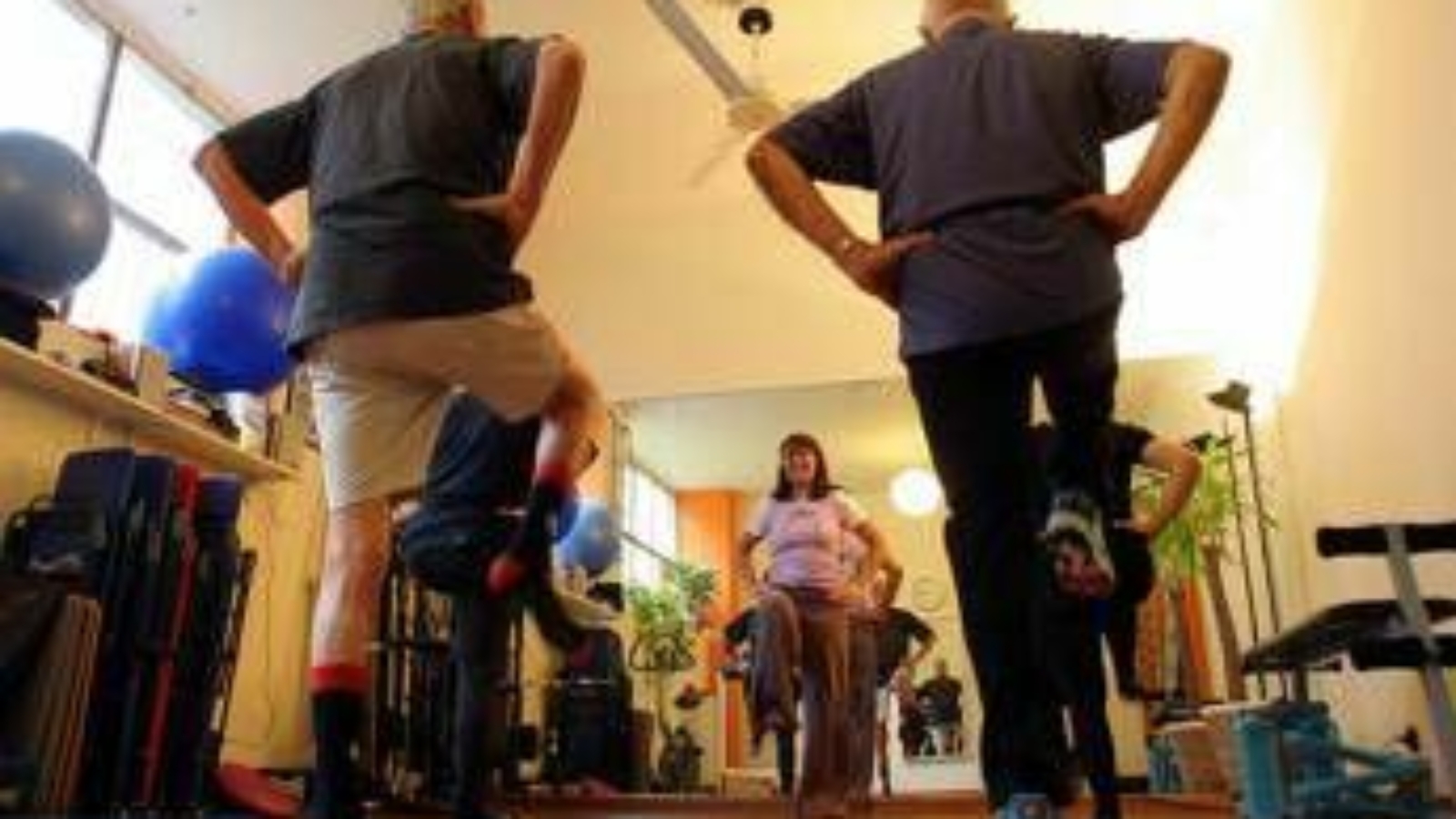 Benefici da attività sportiva 'dolce' per over 60. Medico-fisiatra: "Cinque consigli per cominciare"