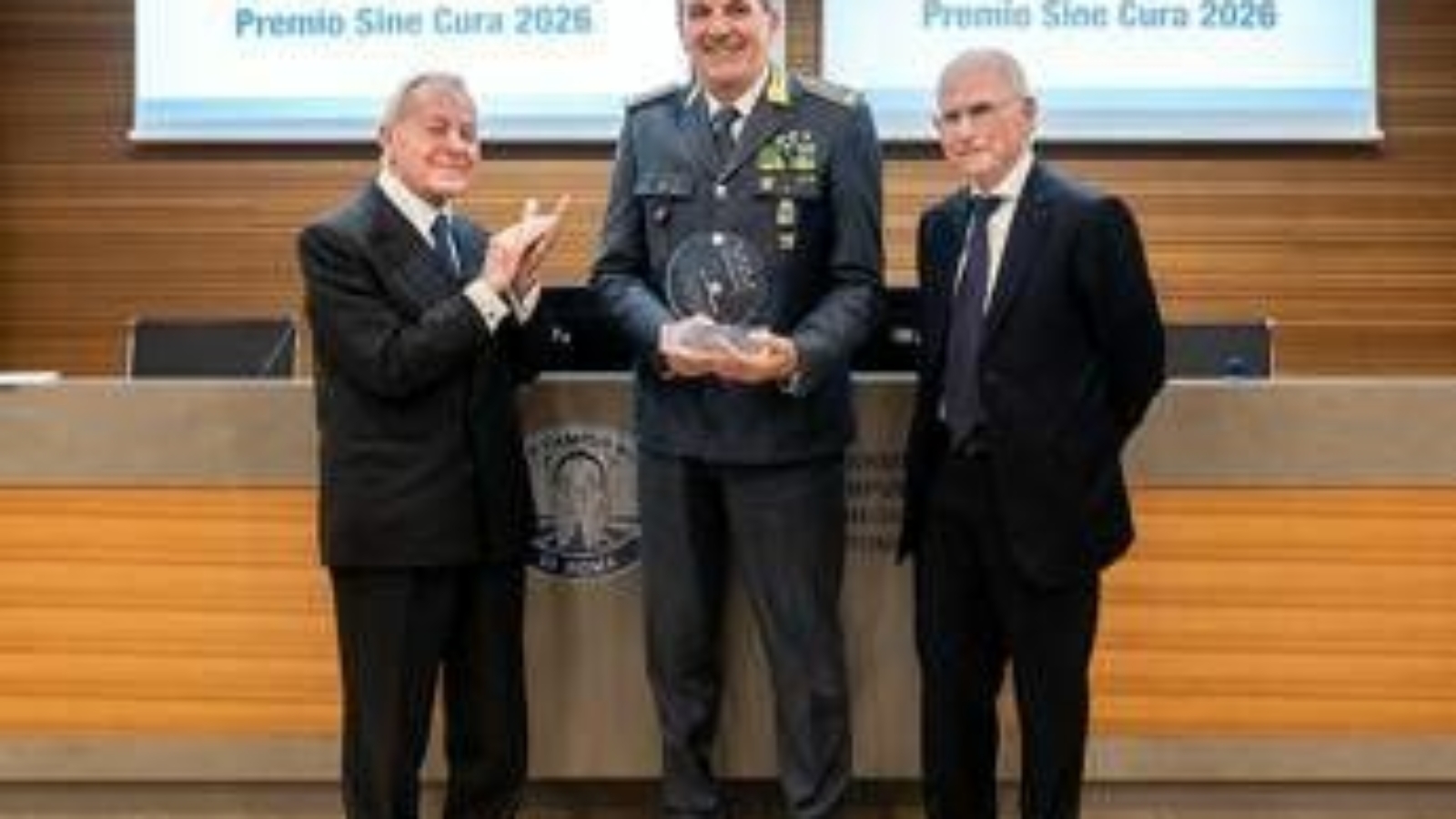 Universit&agrave; Campus Bio-Medico Roma, premio Sine Cura al generale Andrea De Gennaro