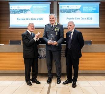 Universit&agrave; Campus Bio-Medico Roma, premio Sine Cura al generale Andrea De Gennaro