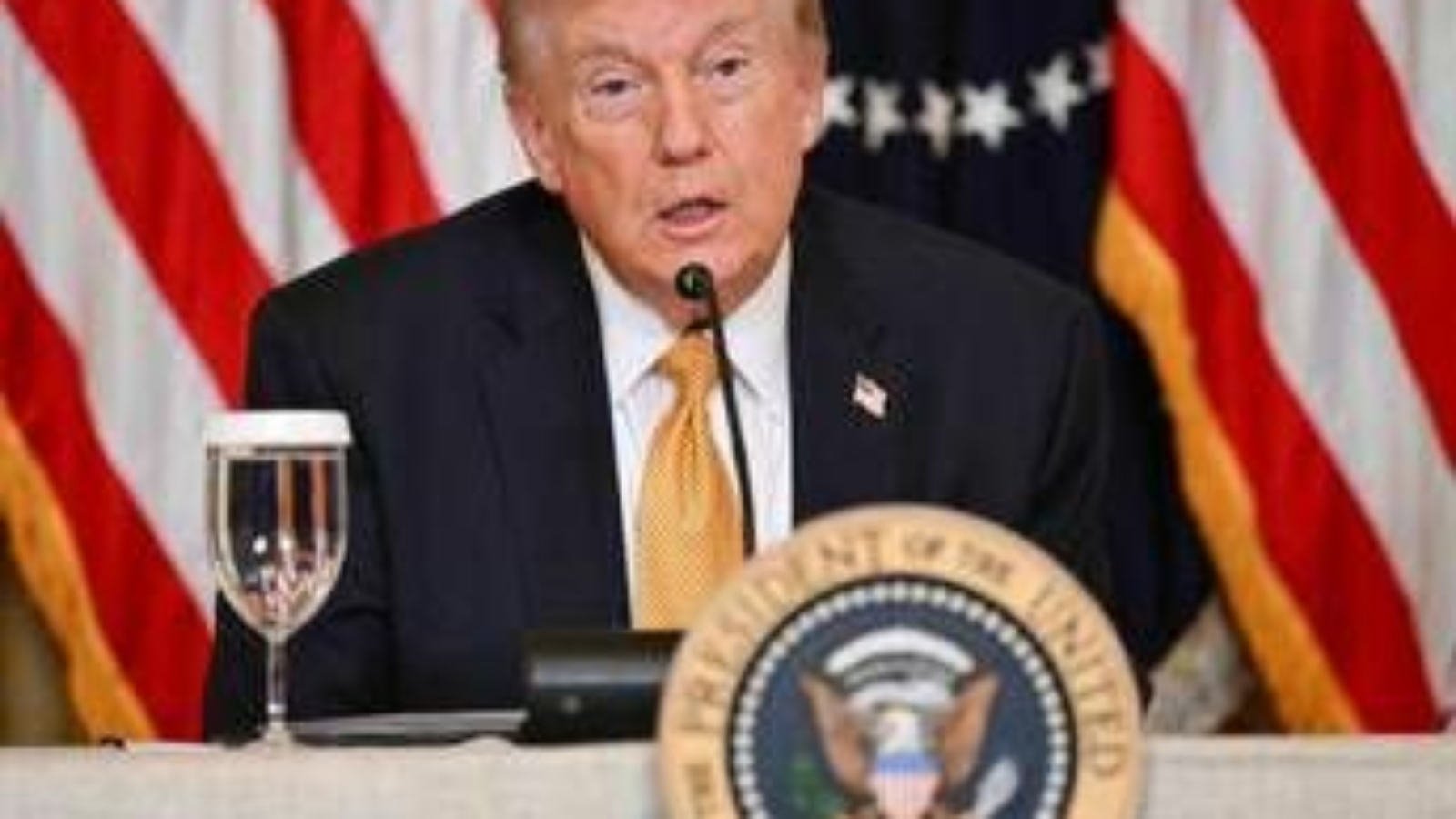 Trump svela la malattia di un deputato, oncologi: "Messaggio pericoloso da condannare"