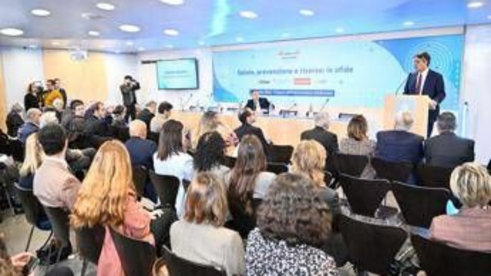 Sanità: la rilevazione, cala fiducia in Ssn e pesano di più le liste d'attesa