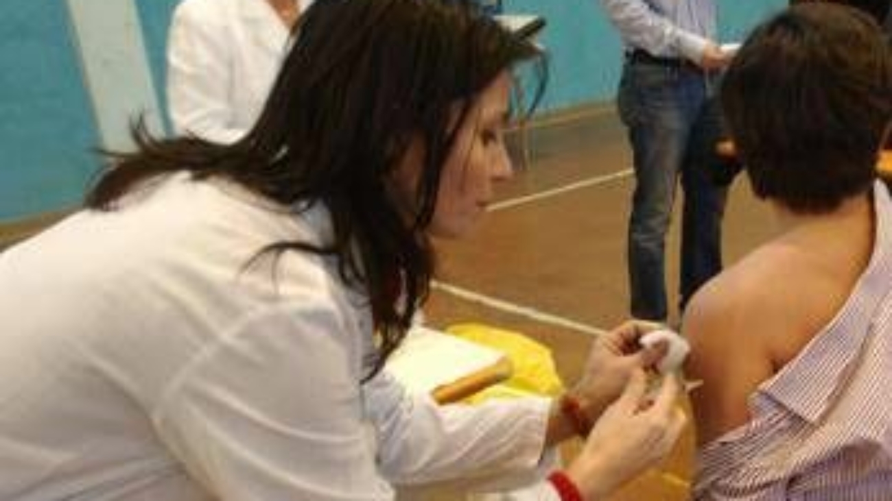 Vaccinazione anti-meningite per chi va nelle aree a rischio: come, dove e perché